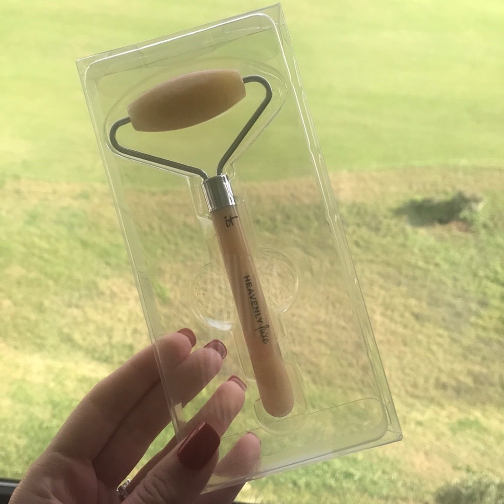 NEW It Cosmetics Citrine Face and Neck Roller